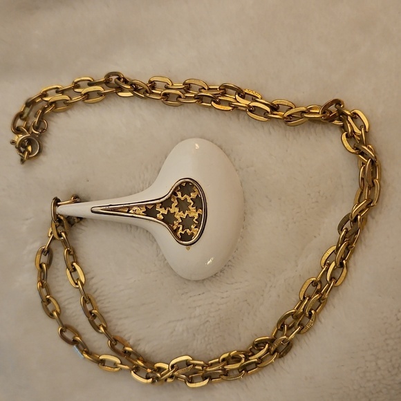 Vintage 1960s Mod Goldtone and White Stars Atomic Pendant Chain Necklace - Picture 3 of 6